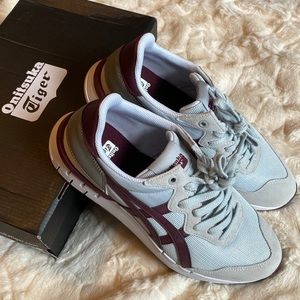 Onitsukatiger.com. US unisex -9 and US women 10 1/2